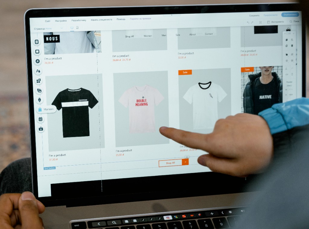Merchant choosing product designs in a Wodoo Store ecommerce website editor